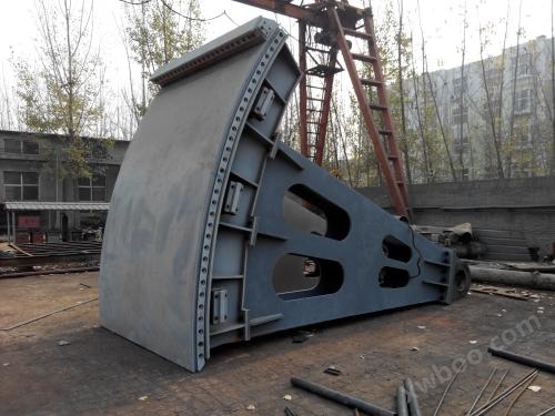 Arc shaped steel gate