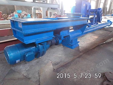 Disappearing mold equipment spiral feeder