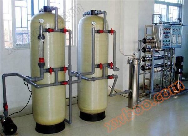 微电脑控制软化水设备采用了电脑在线监控，实现了连续运行和再生工艺的全自动运作