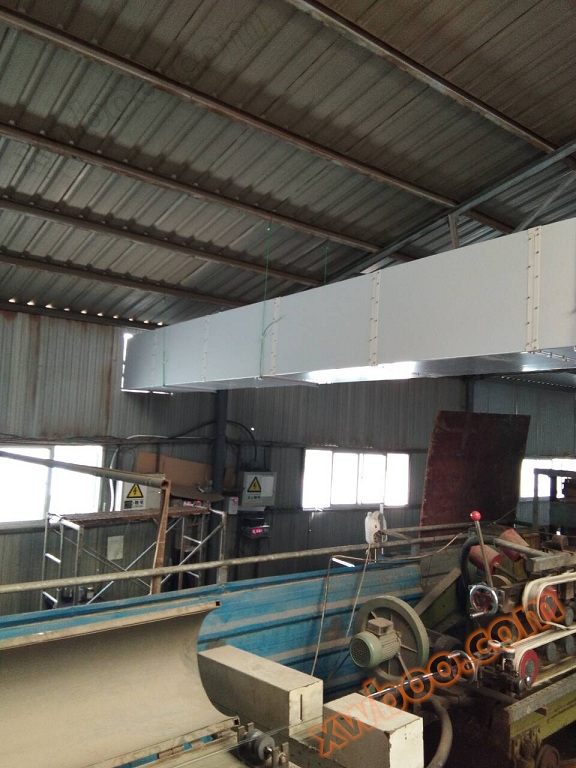 安装窗式冰帘一体机，优方案加配负压风机，将车间热量排出同时降温