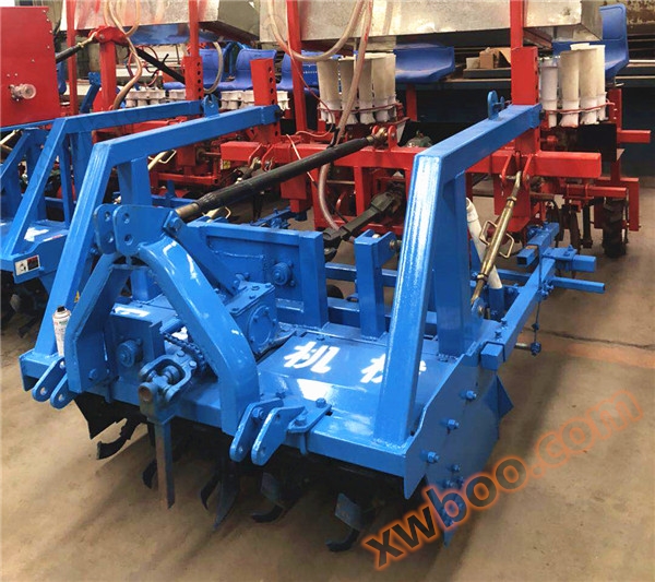 Macchina di irrigazione rotativa monopolizzata e trasferita