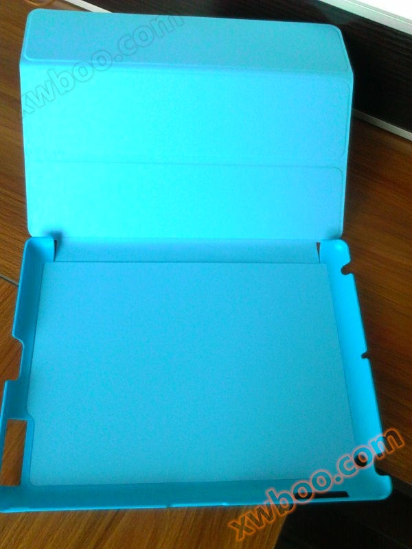 Low temperature hot melt adhesive film for leather goods of tablet computers