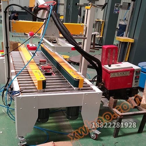 Automatic sealing and glue spraying machine