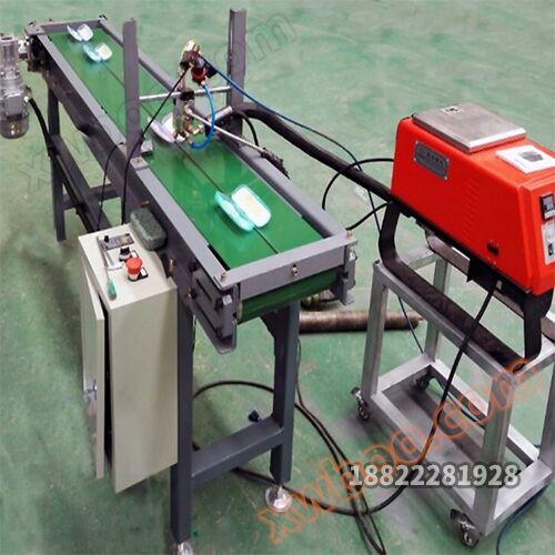 Glasses box glue spraying machine