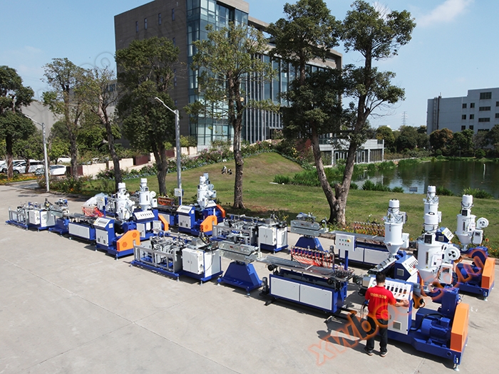 Equipo de tela no tejida fundida