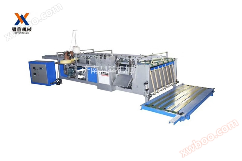 Borsa di carta di crepe fonduta fonduta a caldo in una macchina