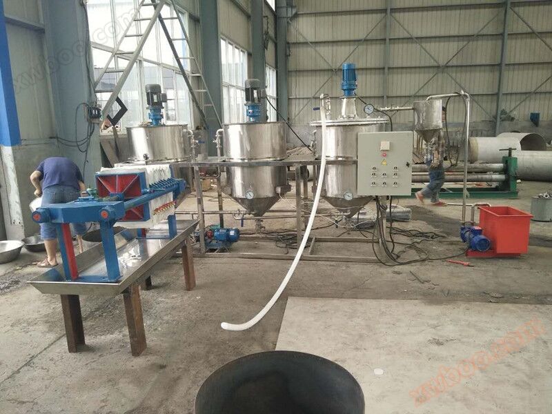 Piccolo impianto di raffinazione dell'olio (3 lattine)
